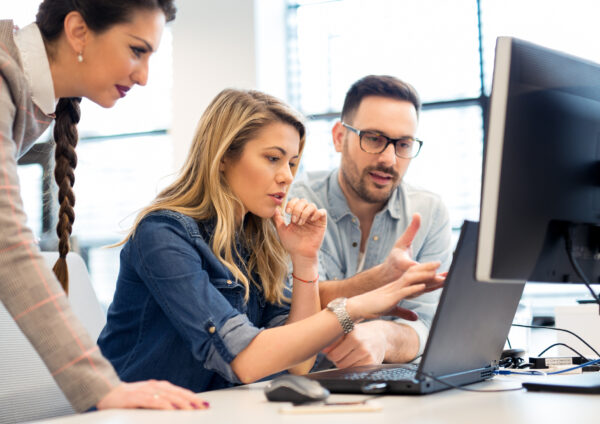 header offre d'emploi informatique